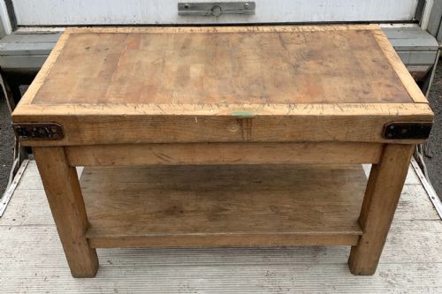 CIRCA 1920 BUTCHERS BLOCK ON ORIGINAL STAND - ADDITIONAL PHOTO 1