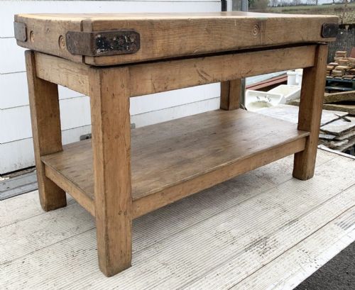 CIRCA 1920 BUTCHERS BLOCK ON ORIGINAL STAND - ADDITIONAL PHOTO 4