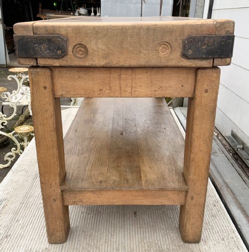 CIRCA 1920 BUTCHERS BLOCK ON ORIGINAL STAND - ADDITIONAL PHOTO 6