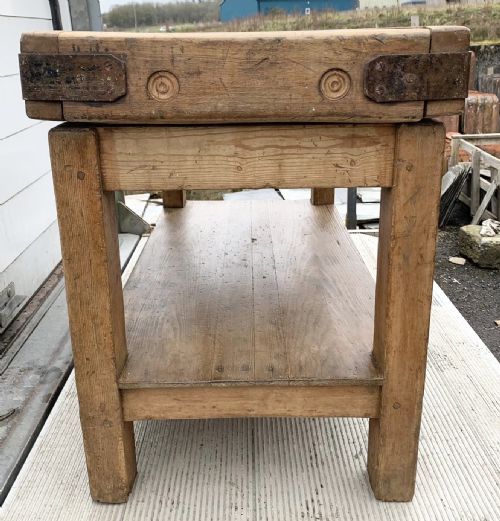CIRCA 1920 BUTCHERS BLOCK ON ORIGINAL STAND - ADDITIONAL PHOTO 8