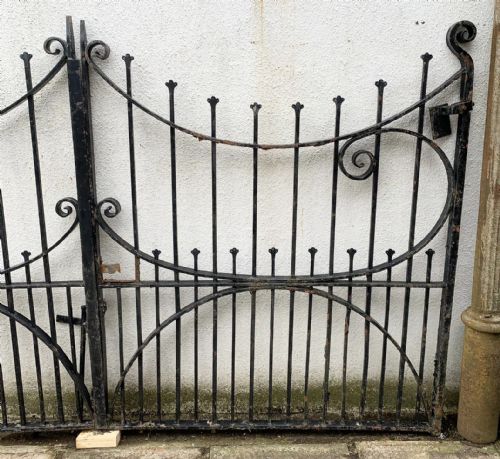 PAIR OF VICTORIAN WROUGHT IRON BLACKSMITH MADE GATES - ADDITIONAL PHOTO 2