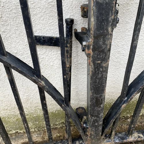 PAIR OF VICTORIAN WROUGHT IRON BLACKSMITH MADE GATES - ADDITIONAL PHOTO 3