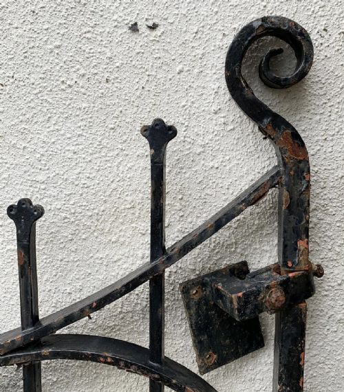 PAIR OF VICTORIAN WROUGHT IRON BLACKSMITH MADE GATES - ADDITIONAL PHOTO 4