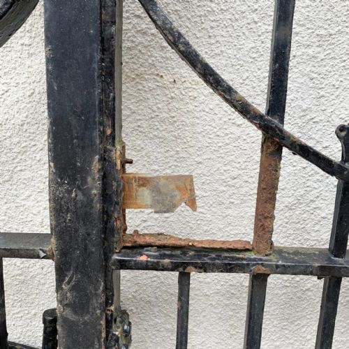 PAIR OF VICTORIAN WROUGHT IRON BLACKSMITH MADE GATES - ADDITIONAL PHOTO 5