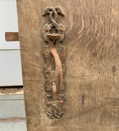19TH CENTURY 2 PLANK OAK DOOR - ADDITIONAL PHOTO 3