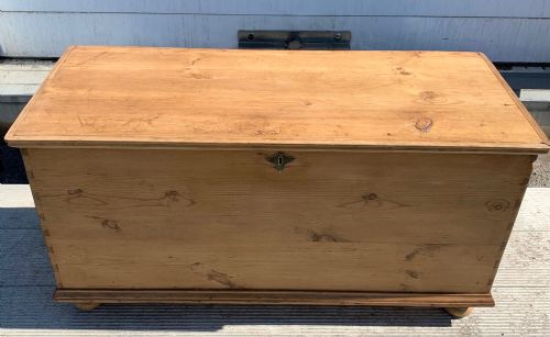 VICTORIAN PINE BLANKET BOX WITH INTERNAL CANDLE BOX AND DRAWER - ADDITIONAL PHOTO 1