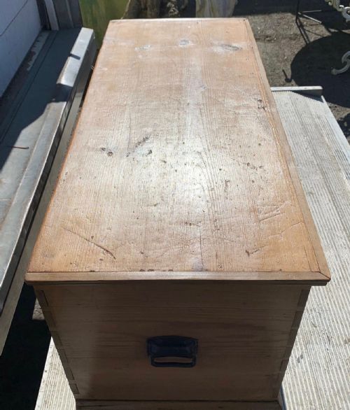 VICTORIAN PINE BLANKET BOX WITH INTERNAL CANDLE BOX AND DRAWER - ADDITIONAL PHOTO 2