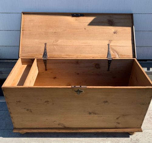 VICTORIAN PINE BLANKET BOX WITH INTERNAL CANDLE BOX AND DRAWER - ADDITIONAL PHOTO 3