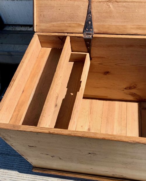 VICTORIAN PINE BLANKET BOX WITH INTERNAL CANDLE BOX AND DRAWER - ADDITIONAL PHOTO 4
