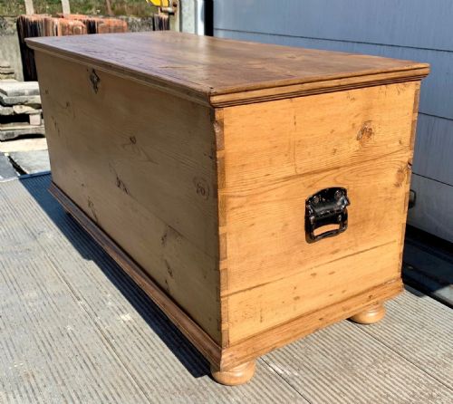 VICTORIAN PINE BLANKET BOX WITH INTERNAL CANDLE BOX AND DRAWER - ADDITIONAL PHOTO 7