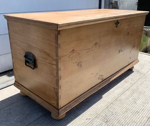 VICTORIAN PINE BLANKET BOX WITH INTERNAL CANDLE BOX AND DRAWER - ADDITIONAL PHOTO 8