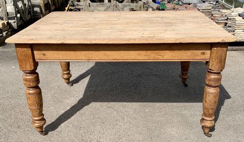 VICTORIAN PINE SCRUB TOP TABLE ON TURNED LEGS WITH ORIGINAL CASTORS - ADDITIONAL PHOTO 2