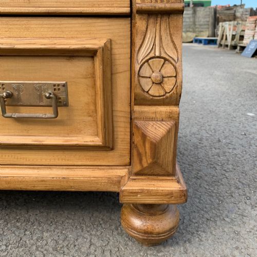 19TH CENTURY EAST EUROPEAN PINE CHEST OF DRAWERS - ADDITIONAL PHOTO 4