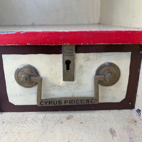 C1900 CYRUS PRICE CO LTD SAFE WITH 2 ORIGINAL KEYS - ADDITIONAL PHOTO 2