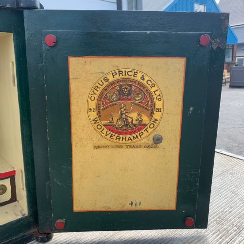C1900 CYRUS PRICE CO LTD SAFE WITH 2 ORIGINAL KEYS - ADDITIONAL PHOTO 5