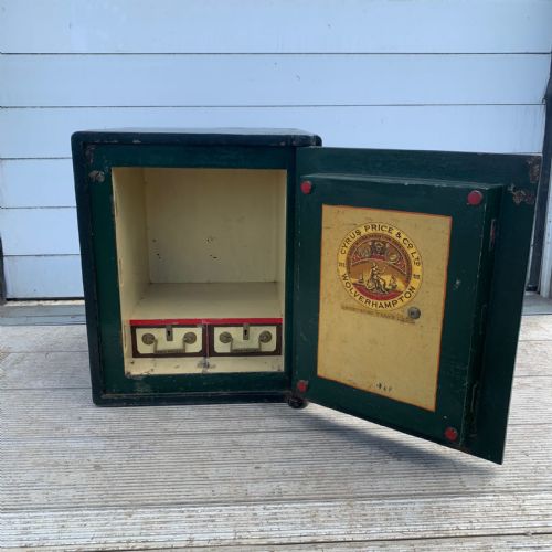 C1900 CYRUS PRICE CO LTD SAFE WITH 2 ORIGINAL KEYS - ADDITIONAL PHOTO 8
