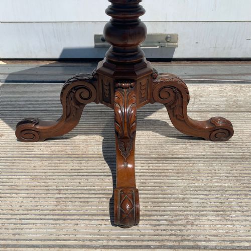 VICTORIAN WALNUT OCCASIONAL TABLE - ADDITIONAL PHOTO 1