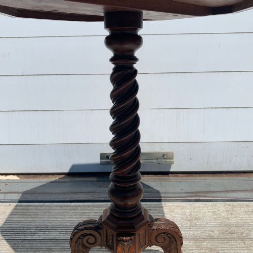 VICTORIAN WALNUT OCCASIONAL TABLE - ADDITIONAL PHOTO 2