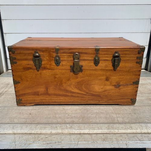 19th century camphor wood trunk with 3 internal drawers reserved - CATEGORY: ANTIQUE CHESTS - DATED 19TH CENTURY