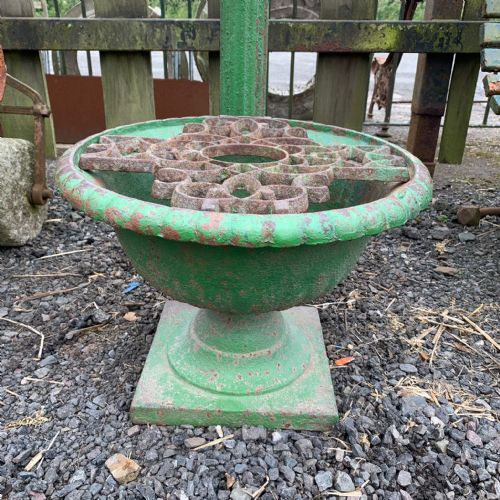 19TH CENTURY CAST IRON VILLAGE WATER PUMP - ADDITIONAL PHOTO 2