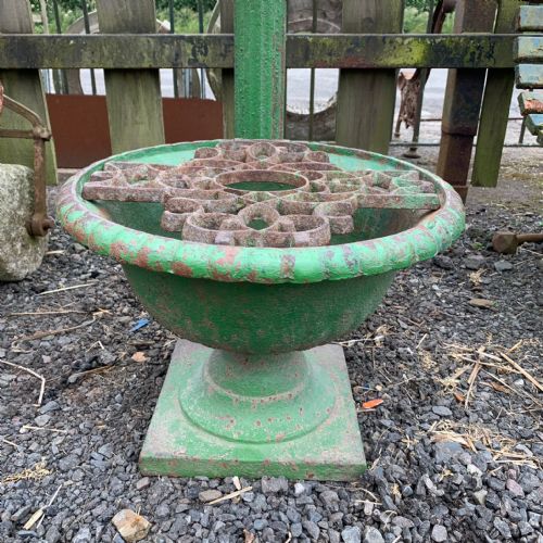 19TH CENTURY CAST IRON VILLAGE WATER PUMP - ADDITIONAL PHOTO 5