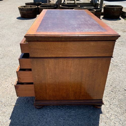 VICTORIAN OAK PEDESTAL DESK - ADDITIONAL PHOTO 2