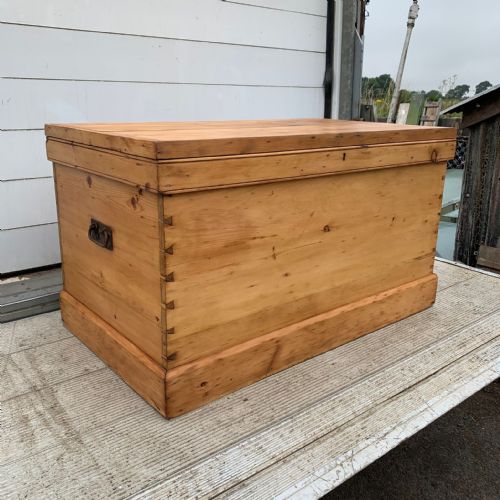 VICTORIAN PINE BLANKET BOX - ADDITIONAL PHOTO 4