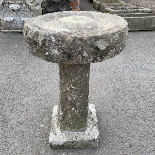 PURBECK STONE BIRD BATH WITH A ROUND TOP - ADDITIONAL PHOTO 1