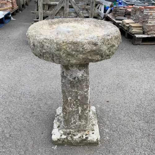 PURBECK STONE BIRD BATH WITH A ROUND TOP - ADDITIONAL PHOTO 3