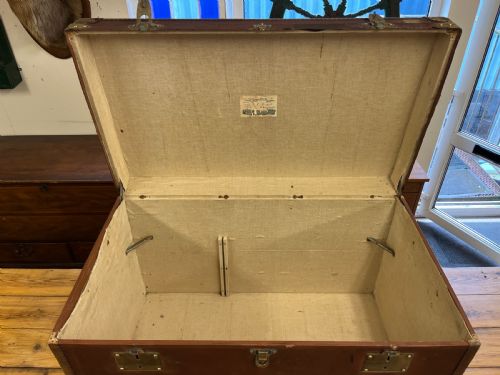 CIRCA 1900 CANVAS COVERED WOOD BOUND TRAVELLING TRUNK - ADDITIONAL PHOTO 2