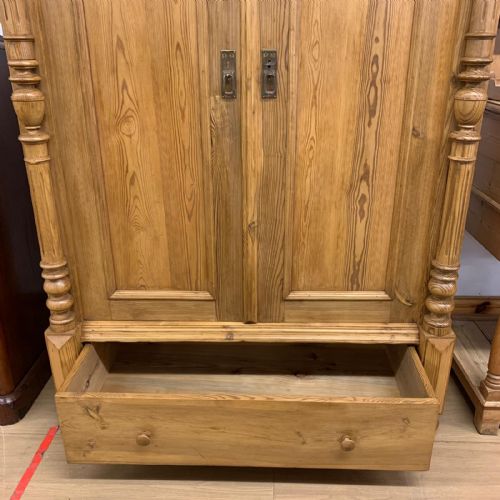 LATE 19TH CENTURY PINE WARDROBE EAST EUROPEAN RESERVED - ADDITIONAL PHOTO 3