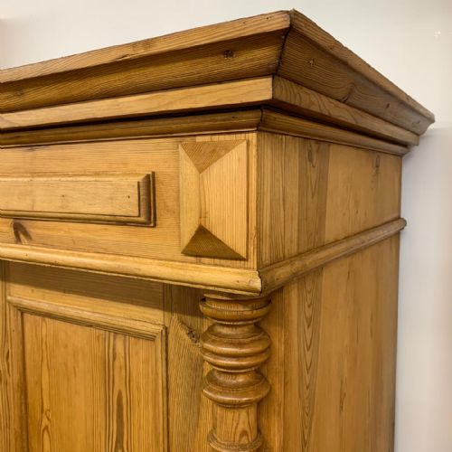 LATE 19TH CENTURY PINE WARDROBE EAST EUROPEAN RESERVED - ADDITIONAL PHOTO 9