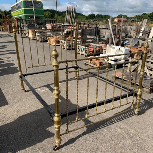 victorian 5ft wide brass bed - CATEGORY: ANTIQUE BEDS - DATED VICTORIAN