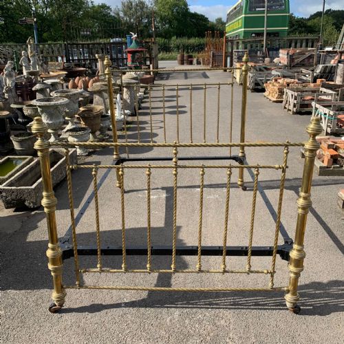 VICTORIAN 5FT WIDE BRASS BED - ADDITIONAL PHOTO 3