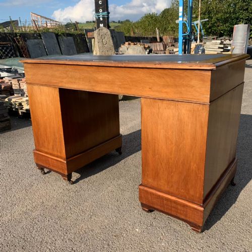 VICTORIAN MAHOGANY KNEEHOLE DESK - ADDITIONAL PHOTO 2