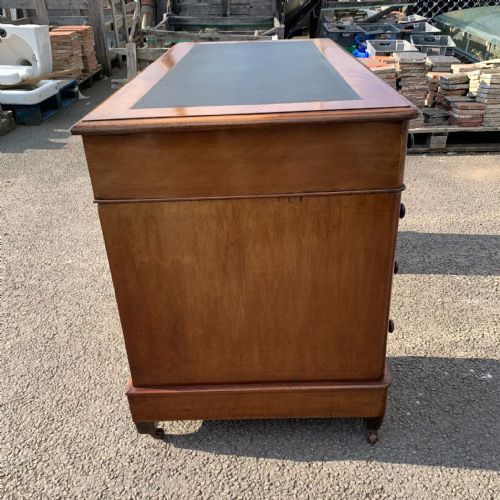 VICTORIAN MAHOGANY KNEEHOLE DESK - ADDITIONAL PHOTO 4