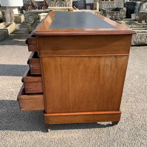 VICTORIAN MAHOGANY KNEEHOLE DESK - ADDITIONAL PHOTO 6