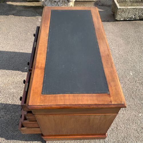 VICTORIAN MAHOGANY KNEEHOLE DESK - ADDITIONAL PHOTO 10