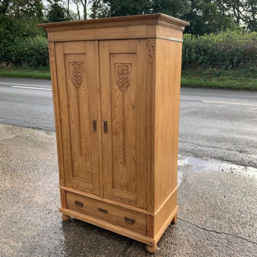 19TH CENTURY EAST EUROPEAN 2 DOOR WARDROBE - ADDITIONAL PHOTO 2