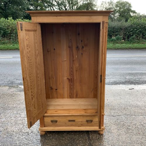 19TH CENTURY EAST EUROPEAN 2 DOOR WARDROBE - ADDITIONAL PHOTO 6