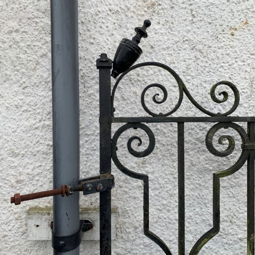 PAIR OF VICTORIAN WROUGHT IRON GATES - ADDITIONAL PHOTO 2