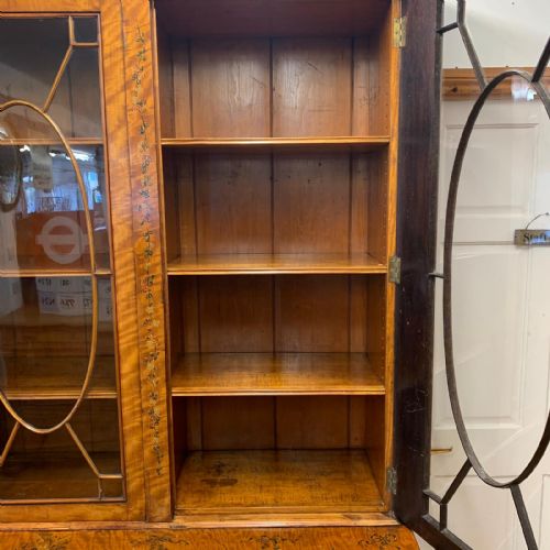 AN EDWARDIAN 19011910 SHERATON REVIVAL GLAZED BOOKCASE - ADDITIONAL PHOTO 8