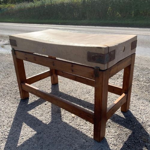 EARLY 20TH CENTURY BUTCHERS BLOCK ON ORIGINAL PINE STAND - ADDITIONAL PHOTO 3