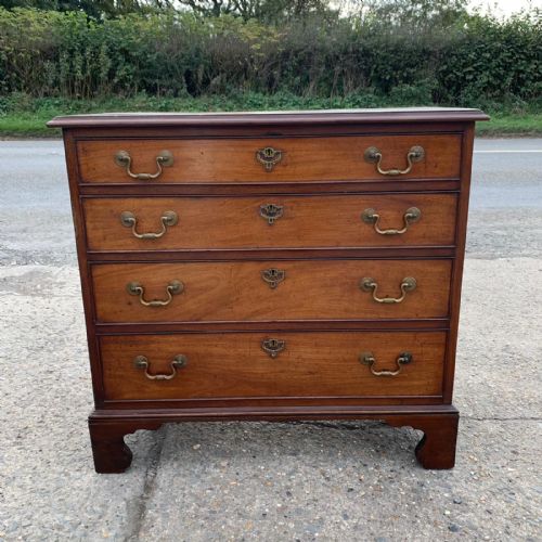 c1800 georgian mahogany 4 drawer chest - CATEGORY: ANTIQUE CHEST OF DRAWERS - DATED GEORGIAN