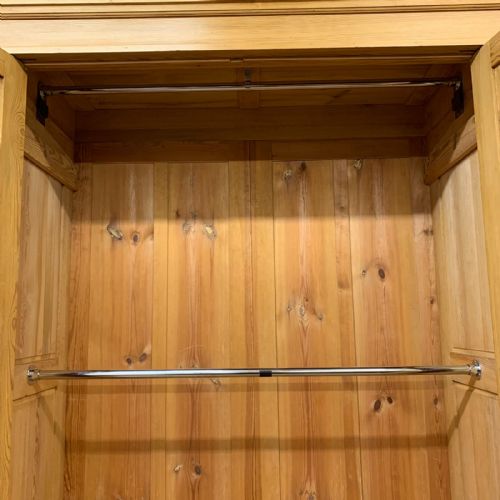 CIRCA 1900 EAST EUROPEAN PINE KNOCKDOWN WARDROBE WITH TWO HANGING RAILS - ADDITIONAL PHOTO 2