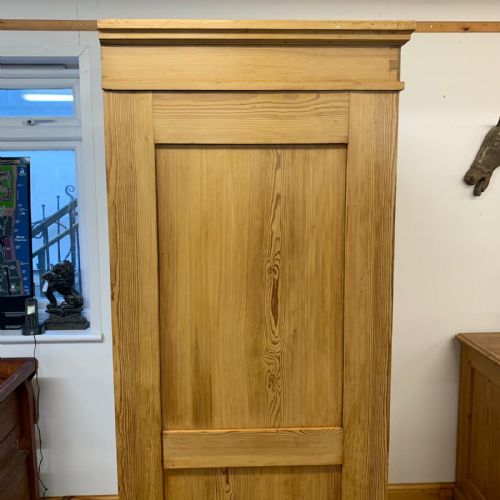 CIRCA 1900 EAST EUROPEAN PINE KNOCKDOWN WARDROBE WITH TWO HANGING RAILS - ADDITIONAL PHOTO 10