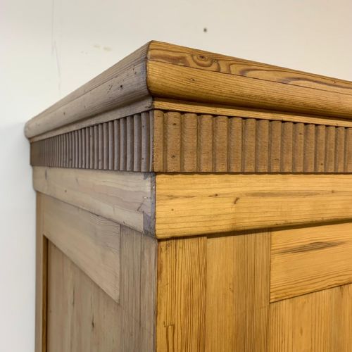 CIRCA 1900 EAST EUROPEAN PINE KNOCKDOWN WARDROBE WITH TWO DRAWERS TO BASE - ADDITIONAL PHOTO 2