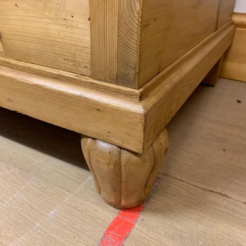 CIRCA 1900 EAST EUROPEAN PINE KNOCKDOWN WARDROBE WITH TWO DRAWERS TO BASE - ADDITIONAL PHOTO 3