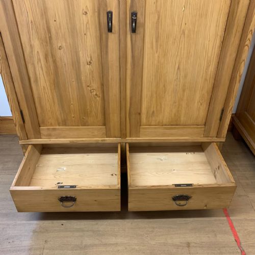 CIRCA 1900 EAST EUROPEAN PINE KNOCKDOWN WARDROBE WITH TWO DRAWERS TO BASE - ADDITIONAL PHOTO 4
