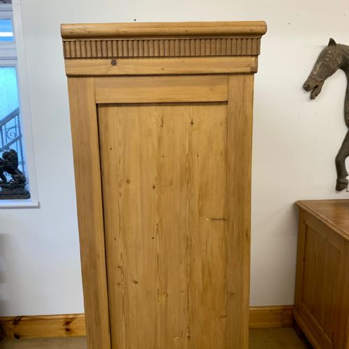 CIRCA 1900 EAST EUROPEAN PINE KNOCKDOWN WARDROBE WITH TWO DRAWERS TO BASE - ADDITIONAL PHOTO 9